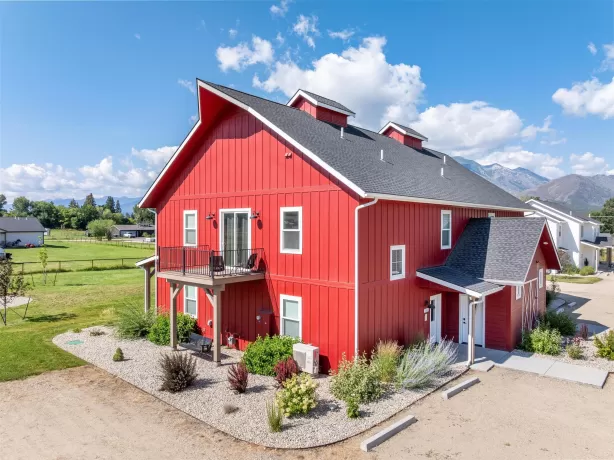 131 Kyle Lane Hamilton Duplex Horse Condo Waterfro
