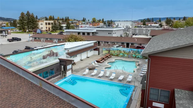 202 And 301 W Main Street White Sulphur Springs Bu