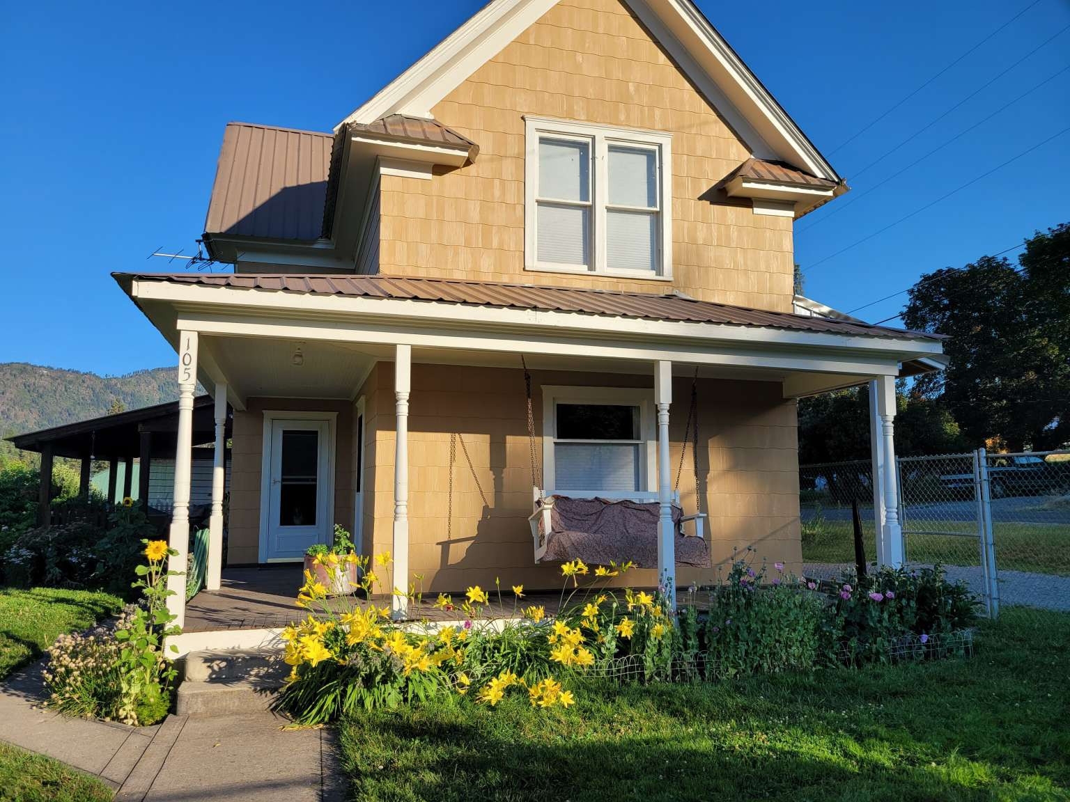 105 Park Street Thompson Falls Singlefamilyresiden