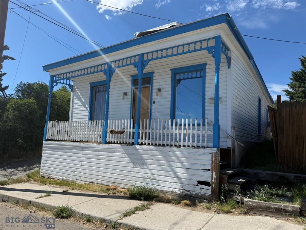 605 Caledonia Street Butte Singlefamilyresidence 2