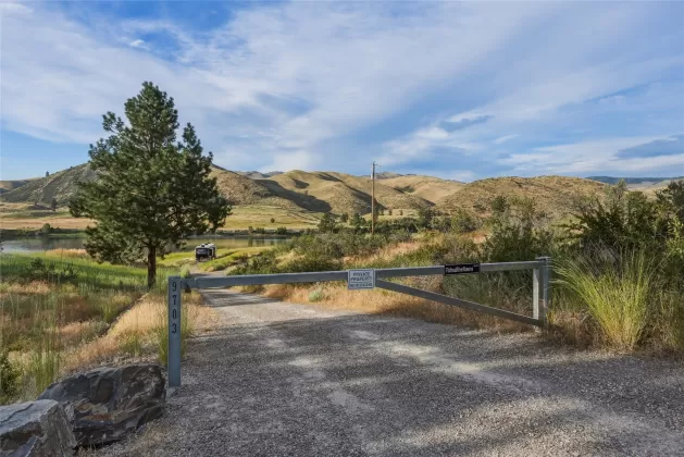 9703 Hwy 200 Dixon Waterfront