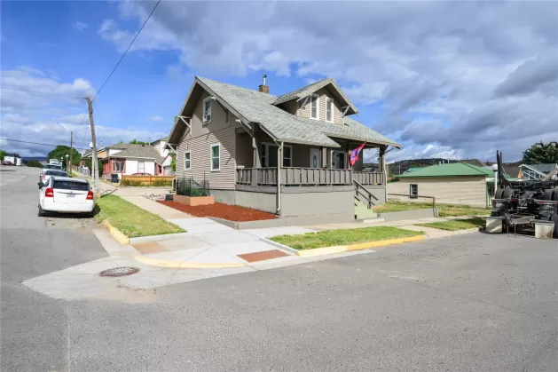 620 Ash Street Anaconda Singlefamilyresidence 3 Be