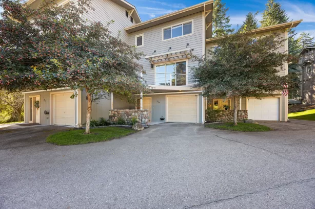 704 Stoner Loop Lakeside Condominium 3 Bedrooms Co