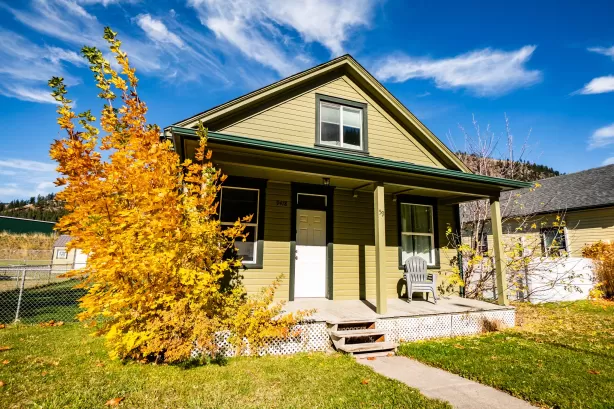 9478 Hwy 200 E Bonner Singlefamilyresidence 3 Bedr